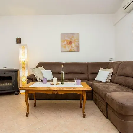 Maledi Apartment *