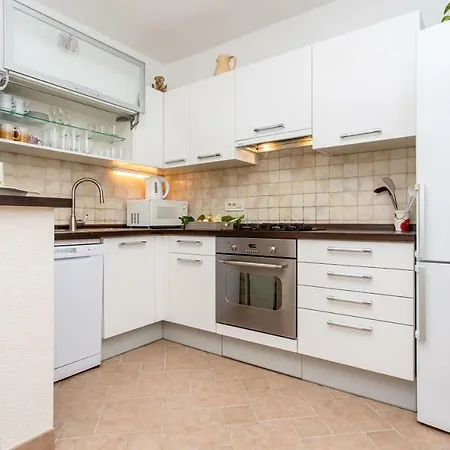 Maledi Apartment *